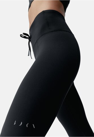 Coupe slim Leggings 'Esme' Born en noir