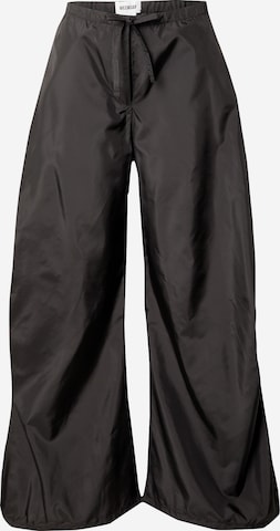 WEEKDAY Tapered Pants in Black: front