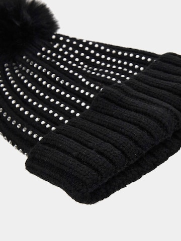 GUESS Beanie in Black