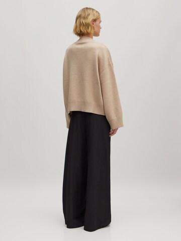 EDITED Pullover 'Fabiola ' in Beige