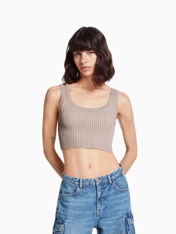 Tops en tricot Bershka en beige : devant