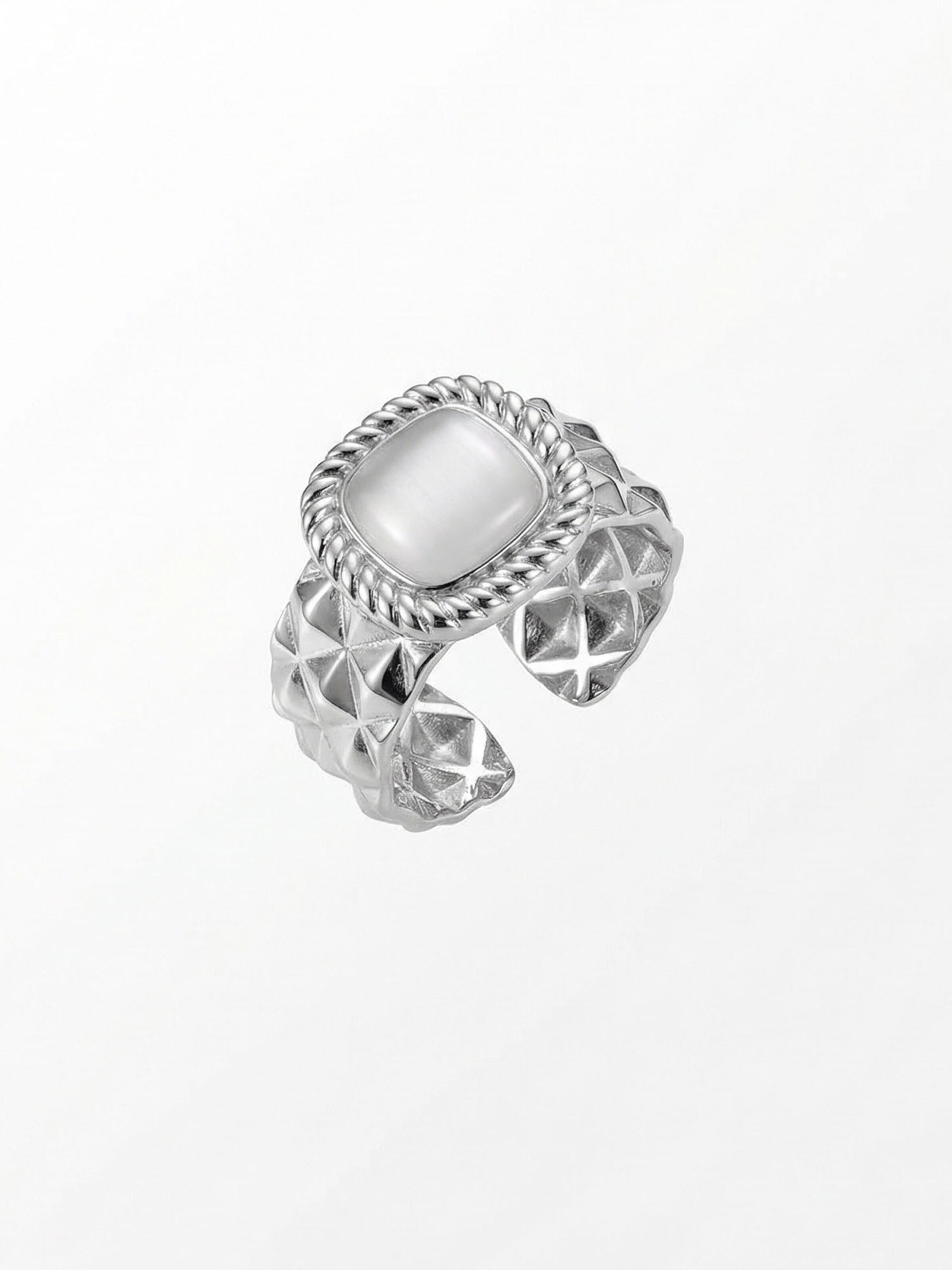 Nemomatheo Ring 'Royal Cushion – Statement-Ring mit Rautenmuster' in Silver: front