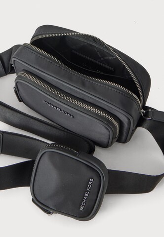 melns Michael Kors Soma kamerai