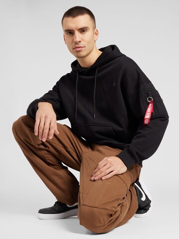 ALPHA INDUSTRIES Sweatshirt 'Essentials' in Zwart