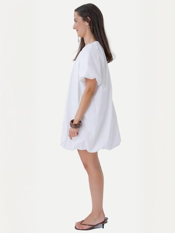 Abito ' Hezel ' di TEESHOPPEN in bianco