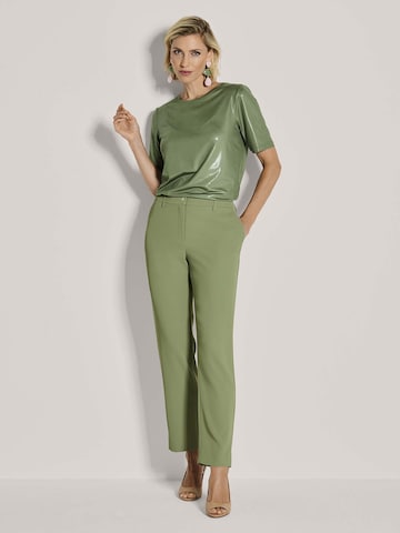 MADELEINE Tapered Chino in Groen