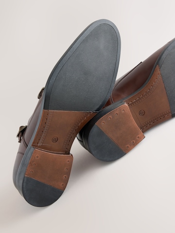 Chaussure à lacets Next en marron