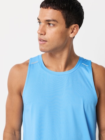 Next Функционална тениска в синьо