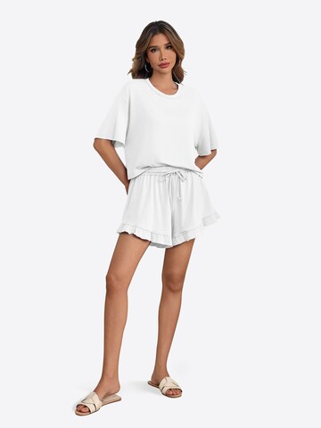 Pantaloni scurți de la Imily Bela pe alb