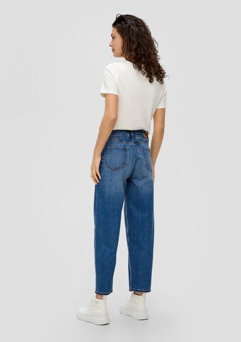 s.Oliver Tapered Pleated Jeans in Blue