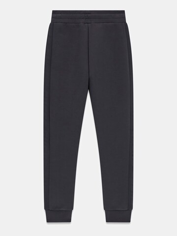 GUESS Tapered Hose in Schwarz