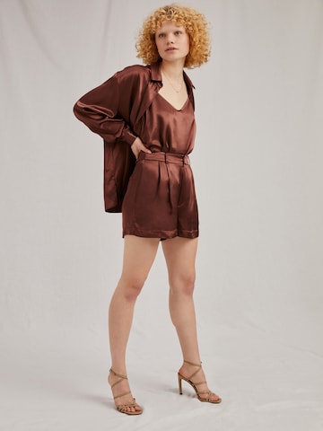 A LOT LESS Loose fit Pleat-Front Pants 'Valentina' in Brown