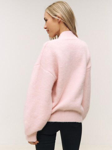 ÉVOIR by Alena Gerber Gebreid vest in Roze