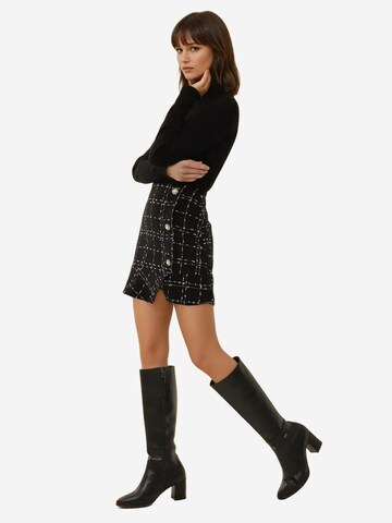 Hiccup Skirt in Black