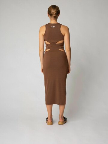 Résumé Mekko 'Sapphire' värissä ruskea