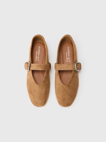 Madden Girl Ballerinasko med rem 'Molly' i brun