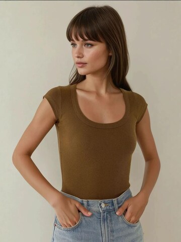 Hiccup T-Shirt in Braun