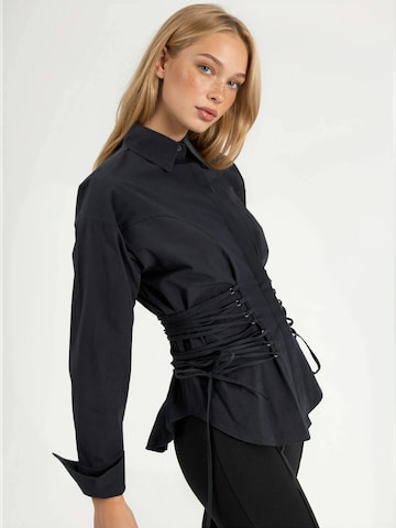 Qu Style - Blusa 'Hemden' em preto