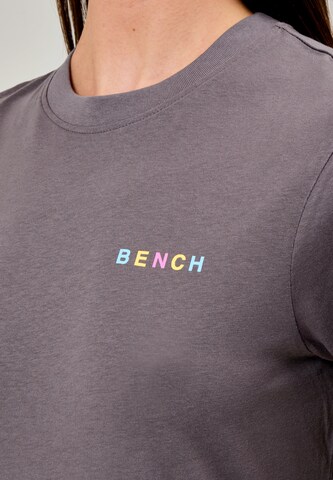 BENCH T-Shirt in Grau