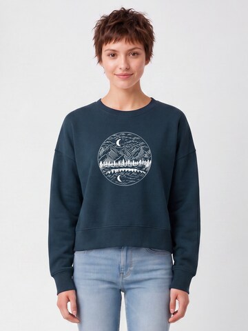 Watapparel Sweatshirt 'Mountains By Night' in Groen: voorkant