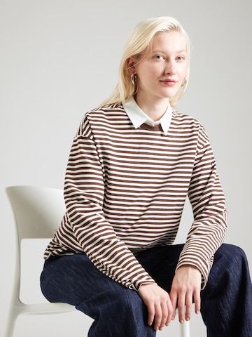 T-shirt 'PCSadie' PIECES en marron : devant