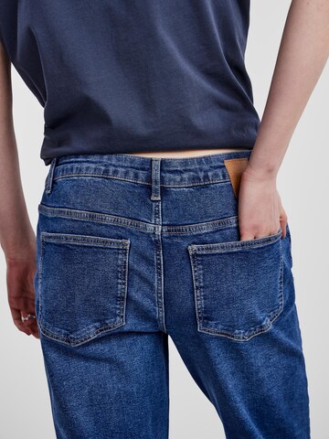 PIECES Regular Jeans 'KESIA' in Blauw