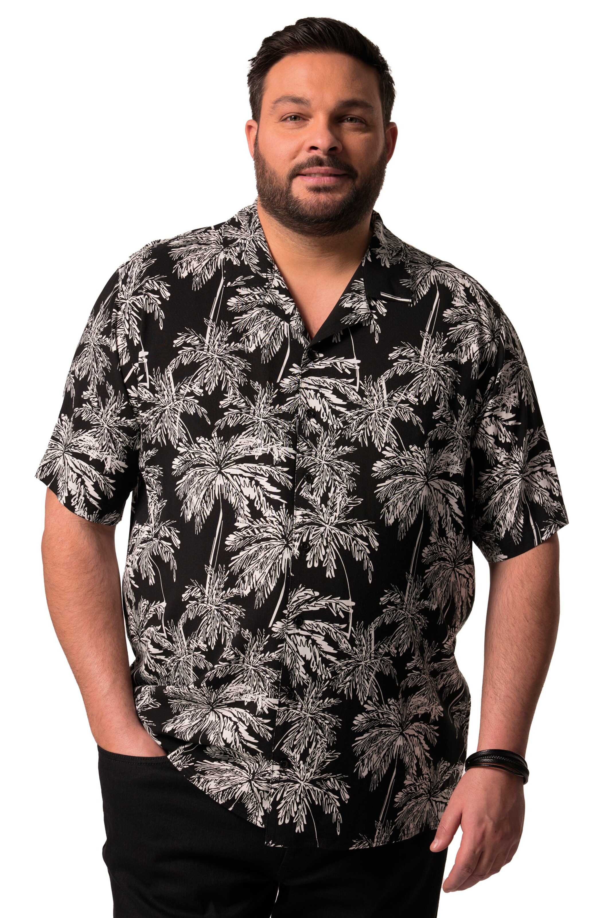 Men Plus Regular fit Button Up Shirt in Black: front