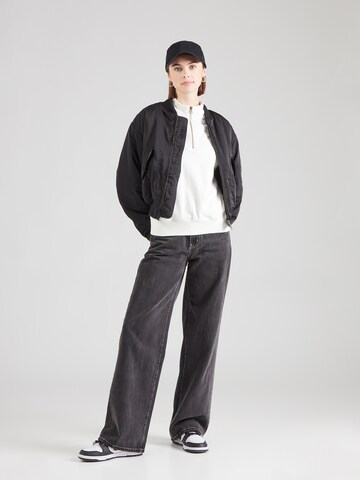 Felpa di Champion Authentic Athletic Apparel in bianco