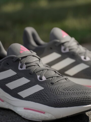 ADIDAS PERFORMANCE - Sapatilha de corrida 'Solarglide 6' em cinzento