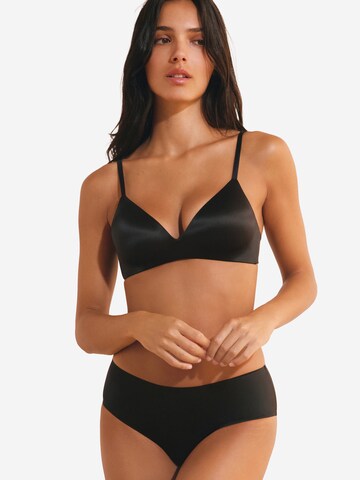 T-shirt Reggiseno 'Pure Glow' di ETAM in nero