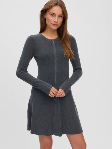 Robes en maille VERO MODA en gris : devant