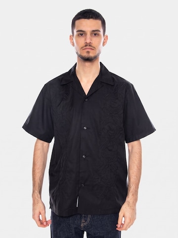 Carhartt WIP Comfort fit Koszula 'S/S Signet Shirt Black' w kolorze czarny