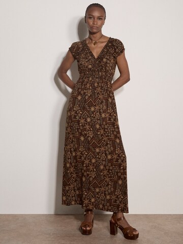Robe Apricot en marron : devant