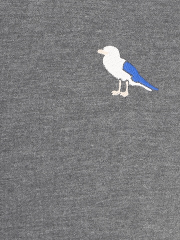 Maglietta 'Embro Gull' di Cleptomanicx in grigio