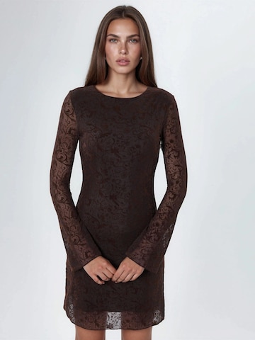 Robe Qu Style en marron : devant