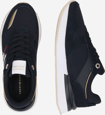 TOMMY HILFIGER Sneaker in Blau