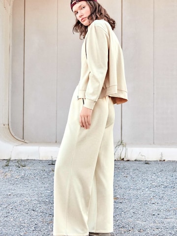 Gisela Sweatjakke i beige: tilbage