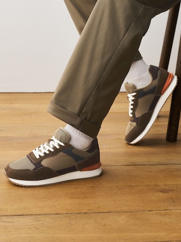Next Sneaker in Braun
