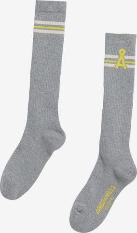 Chaussettes ARMEDANGELS en gris : devant