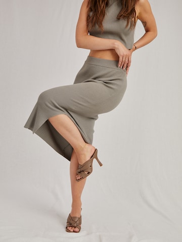 A LOT LESS Skirt 'Gigi' in Grey: front