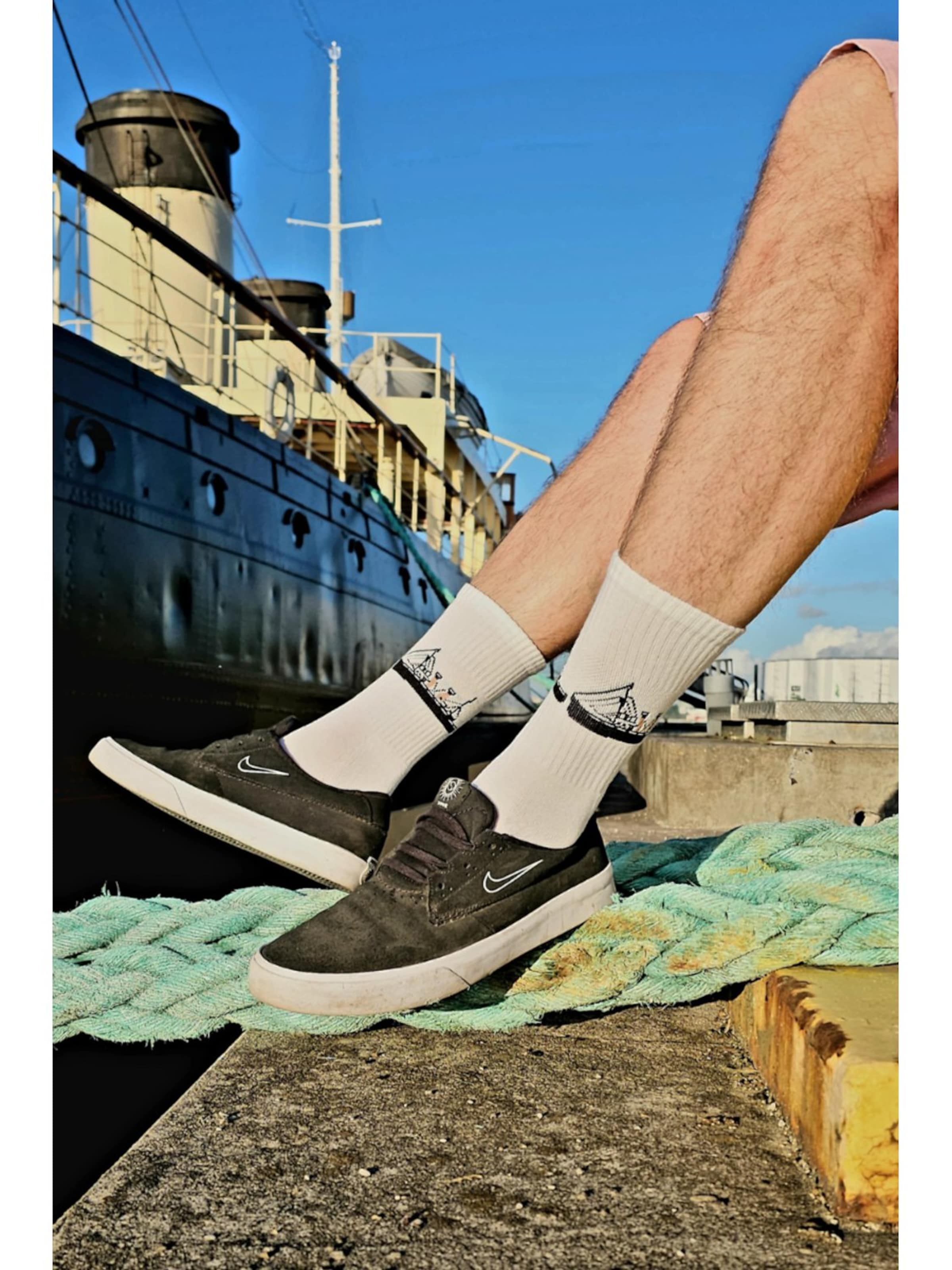 Chaussettes 'SUUR TÕLL' Sokisahtel en blanc : devant