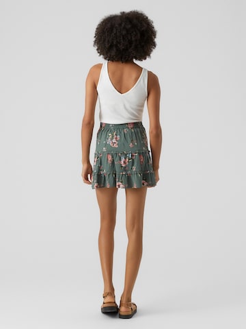 Vero Moda Petite - Saia 'Easy' em verde