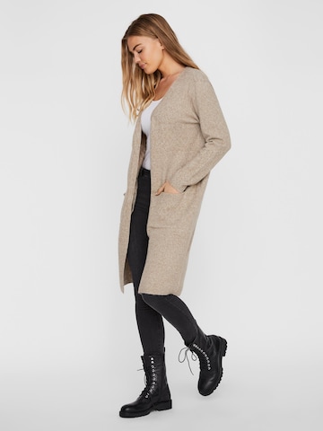 VERO MODA Neuletakki 'Doffy' värissä beige