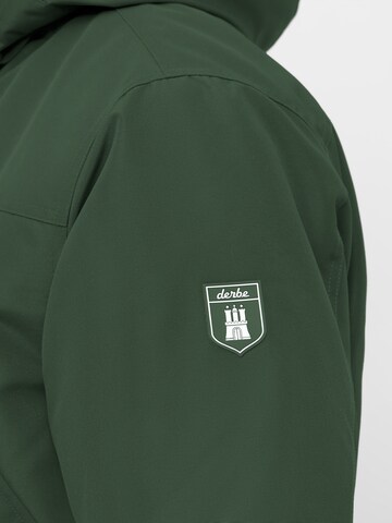 Parka de iarnă 'Festholm' de la Derbe pe verde