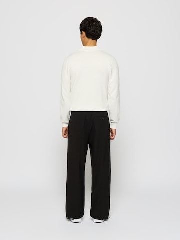 Burocs Loose fit Pleat-Front Pants in Black