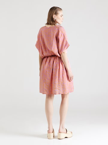 Robe d’été 'Snug' MAKIA en rose