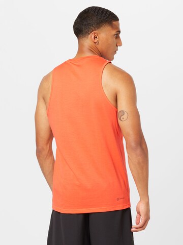 ADIDAS PERFORMANCE - Camiseta 'Train Essentials Feelready' en naranja