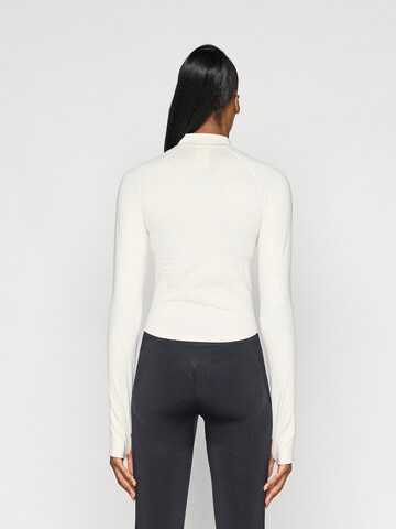 Bluză cu fermoar sport 'Sculpt' de la ICANIWILL pe alb