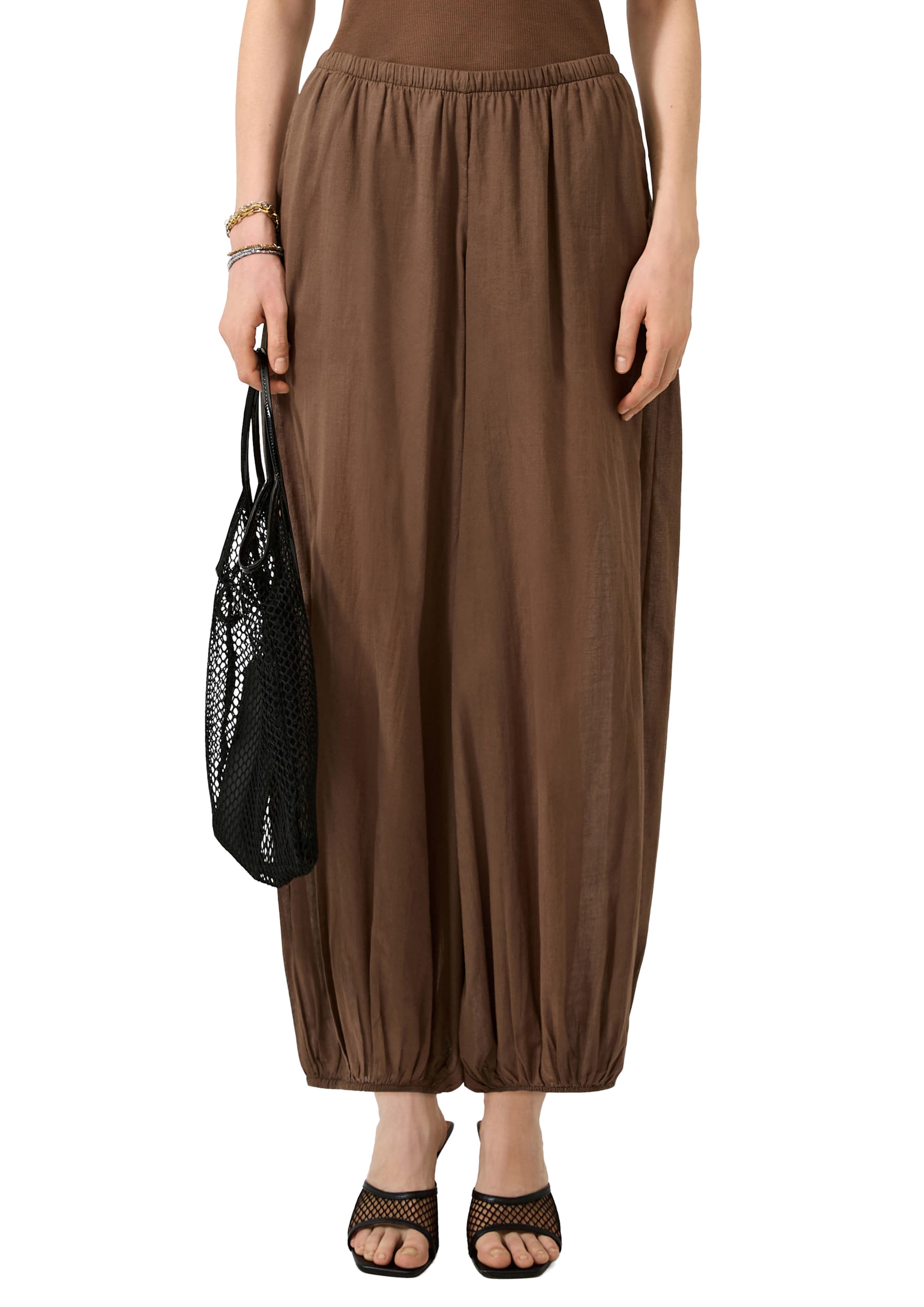 Barrel Pantalon QS en marron : devant