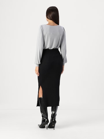 Only Maternity Rock 'OLMALEJANDRA' in Schwarz